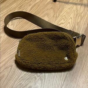 Lululemon Everywhere Belt Bag Carmel Sherpa & Metallic Gold Hardware